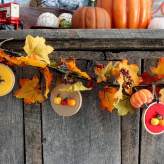 Make this pumpkin hoop fall banner for your fall mantel!