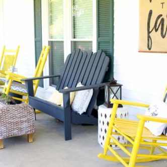 Vintage farmhouse decor on the porch! I love this colorful and rustic porch decor!