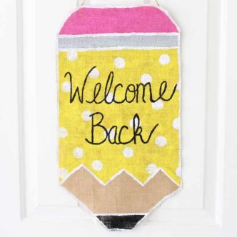 Make this class door decoration for back to school! A quick and easy burlap door hanging!