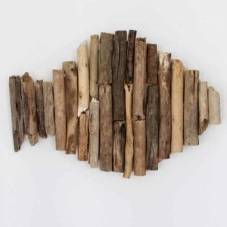 Make driftwood wall art for your beach home decor! A quick and easy project that is perfect for a nautical themed home!