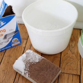 The Best Way to Clean Kitchen Cabinets - great tips and tricks here to clean with things you have around your home!