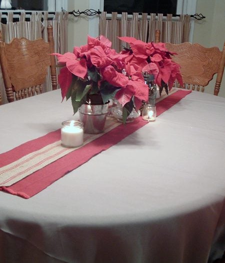 A quick and easy Christmas table runner with no sewing required! Perfect for those that love rustic and burlap!