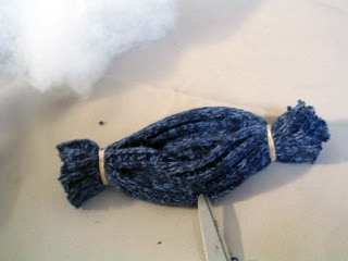 Make a decor ball from an old sweater! A fun recycled craft idea!