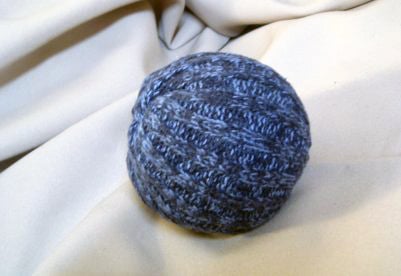 Make a decor ball from an old sweater!  A fun recycled craft idea!