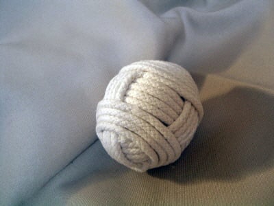 See how to make home decor balls with rope and twine with these simple step by step instructions!