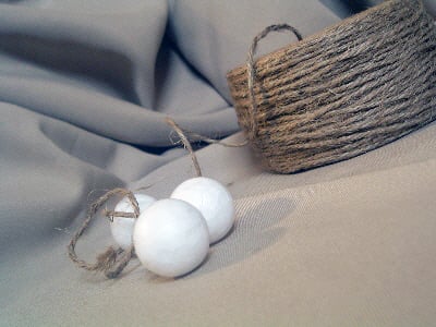 See how to make home decor balls with rope and twine with these simple step by step instructions!