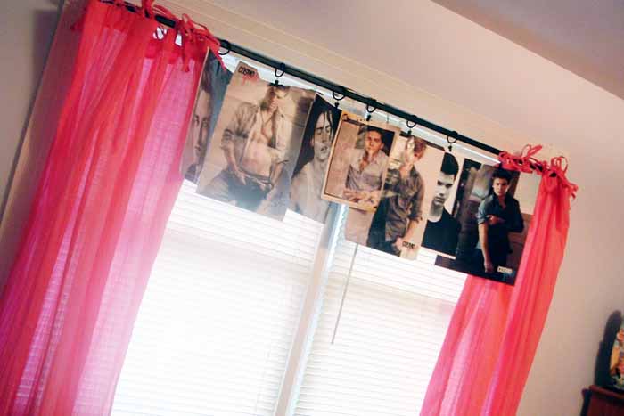 This teen room curtain rod makeover is a great way to let them display posters and more in their rooms!