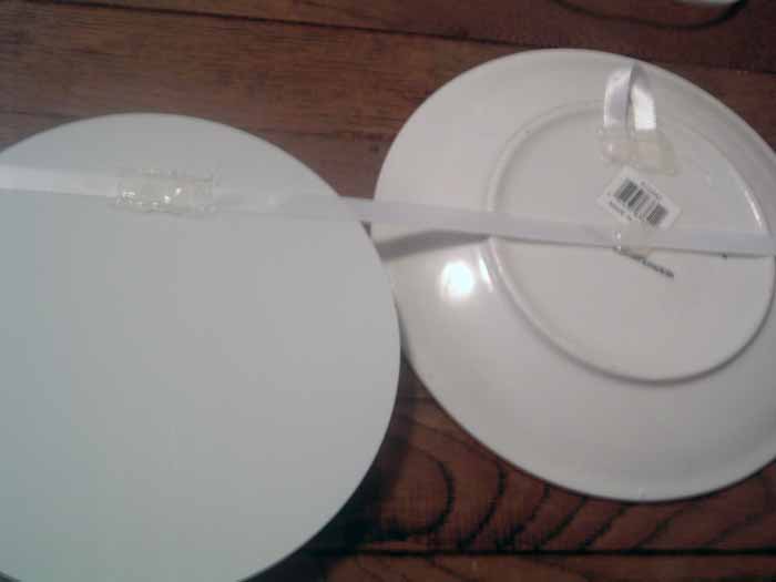 Learn how to hang plates on the wall the quick and easy way!  Uses items you have around your home already!