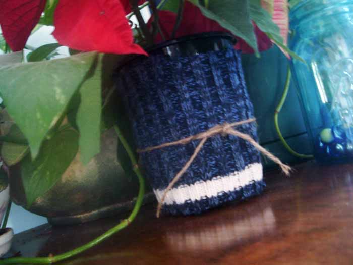 Make these sweater plant wraps in second to cover up any pot!