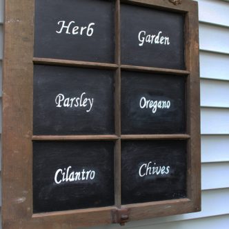 These old window crafts are perfect for your farmhouse style home! Make one or more of them today!