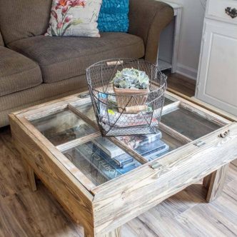 These old window crafts are perfect for your farmhouse style home! Make one or more of them today!