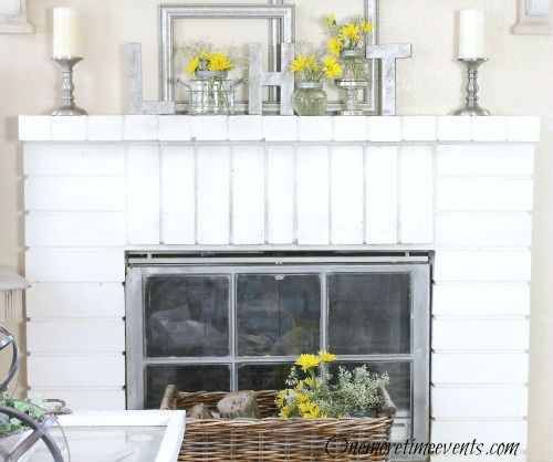 These old window crafts are perfect for your farmhouse style home!  Make one or more of them today!