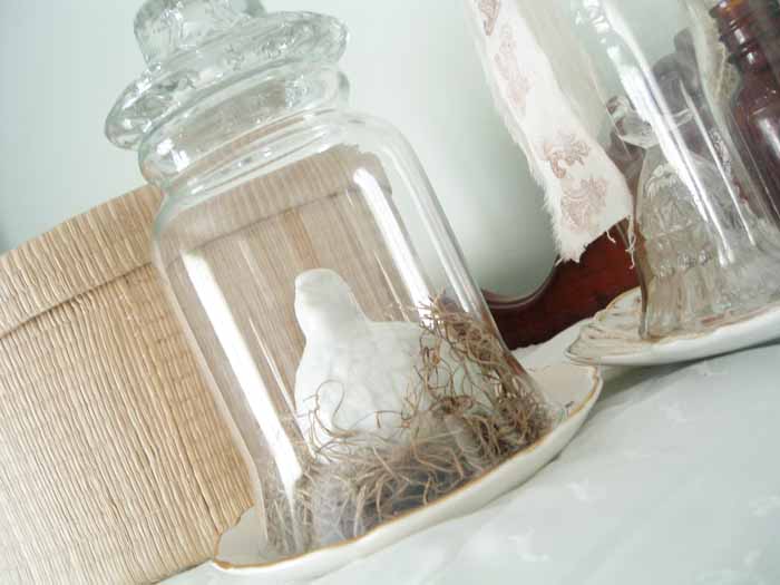 Make a DIY cloche for your home in just minutes! This inexpensive craft idea is perfect for any home decor!