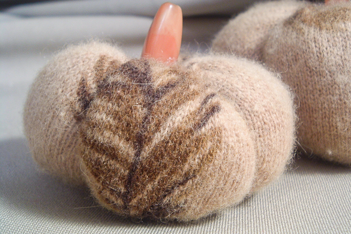 cute diy sweater sleeve pumpkin