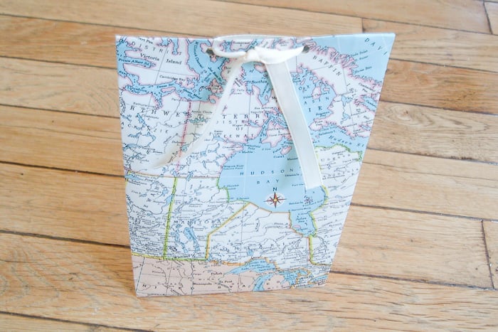 How to make a DIY gift bag from decorative maps.