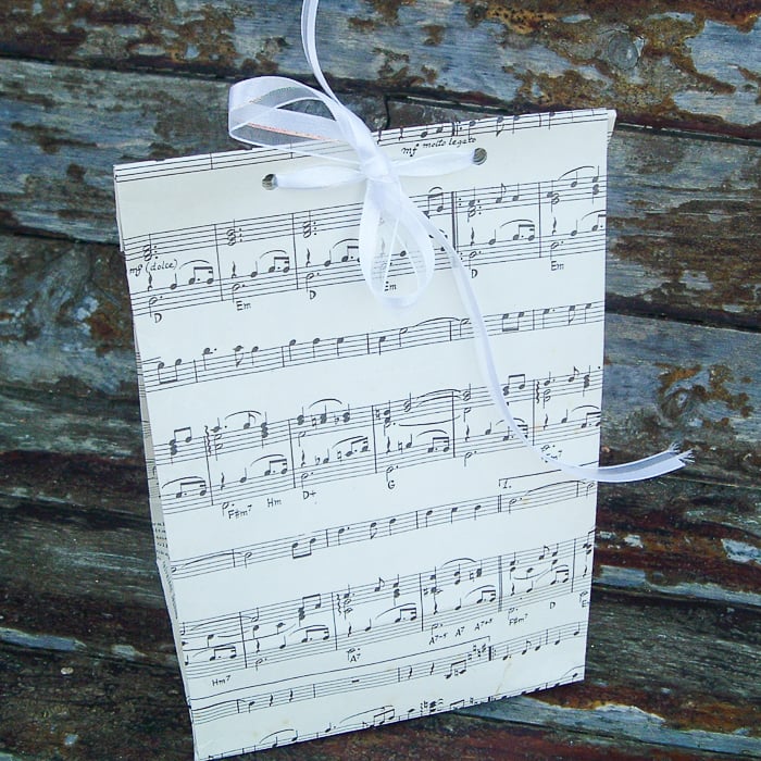 How to Make a Gift Bag from Paper