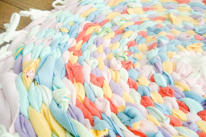 use a mix of t-shirt colors for your DIY rag rug!