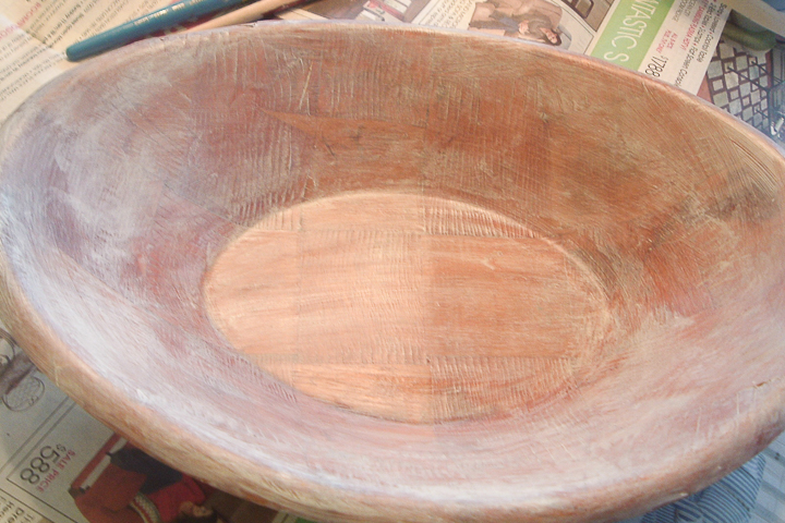 painting a wood bowl to look old