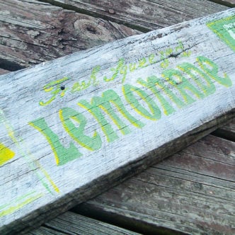 Make your own wood sign like this Lemonade sign with your Cricut machine. Amazing farmhouse style in minutes!
