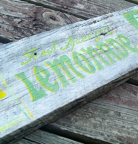 Make your own wood sign like this Lemonade sign with your Cricut machine. Amazing farmhouse style in minutes!