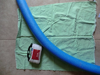 You only need a few supplies for your diy pool float! A pool noodle, some fabric, rope, and basic sewing supplies