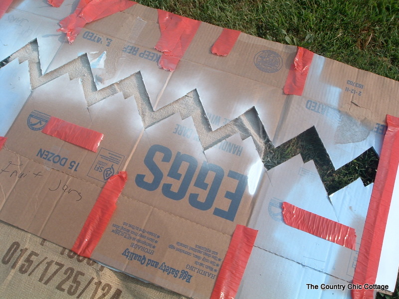 How to Spray Paint an Outdoor Chevron Rug using Krylon The Country Chic Cottage