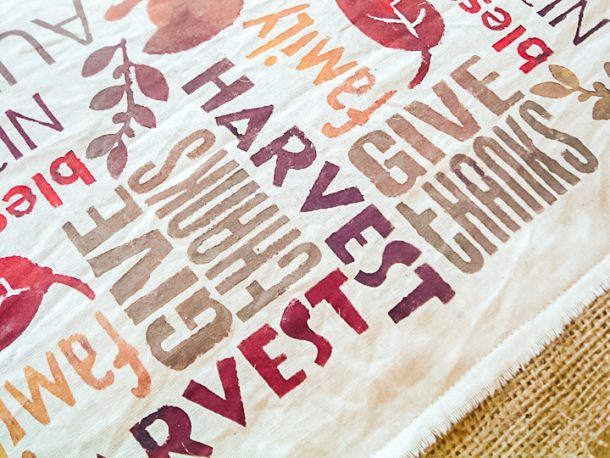 DIY Burlap Table Runner for Thanksgiving - Angie Holden The Country ...
