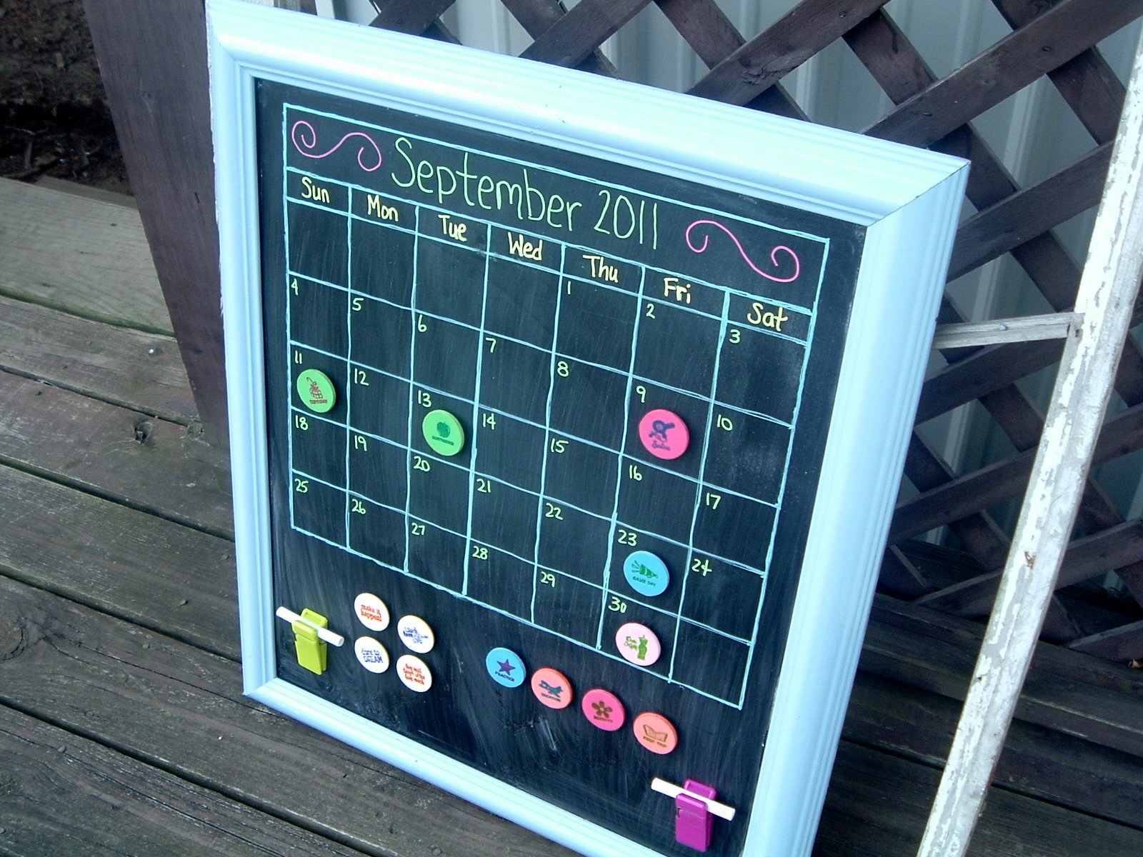 Organize your life with this magnetic chalkboard calendar. It is so easy to make with this craft tutorial.