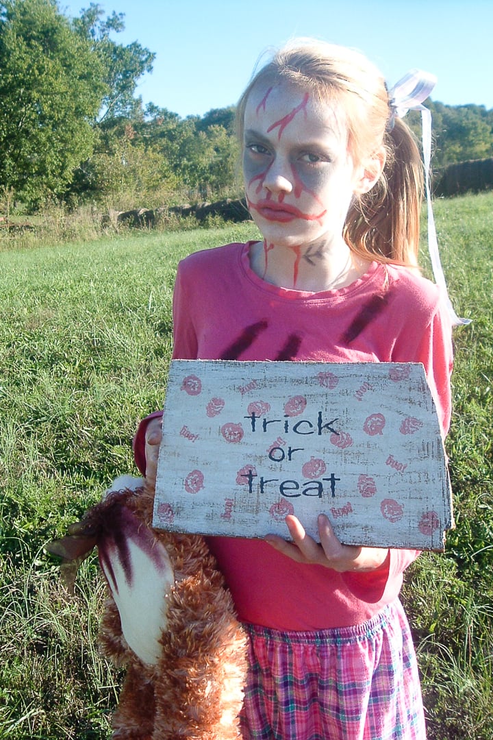 How to pull together a DIY teen girl's zombie costume.