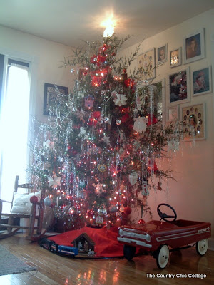 red Christmas tree