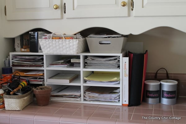 Great kitchen organizing ideas for your home! Easy to implement and great for keeping you organized in the new year!