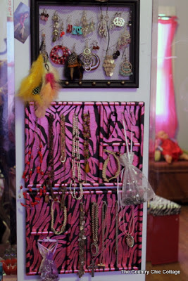 Hanging jewelry organinzers