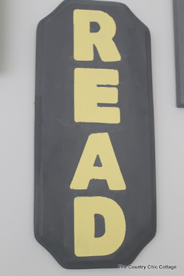 READ sign in grey and yellow.