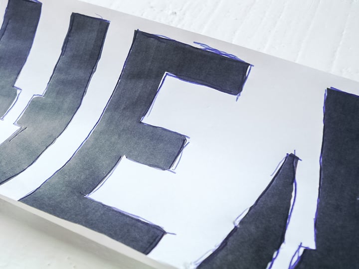 traçage de lettres sur bois