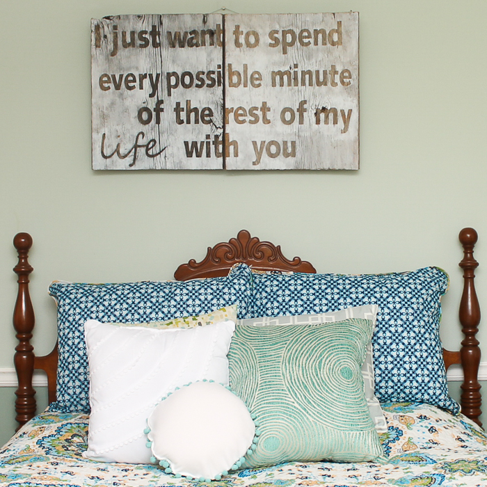 How to Make DIY Wooden Signs with Sayings