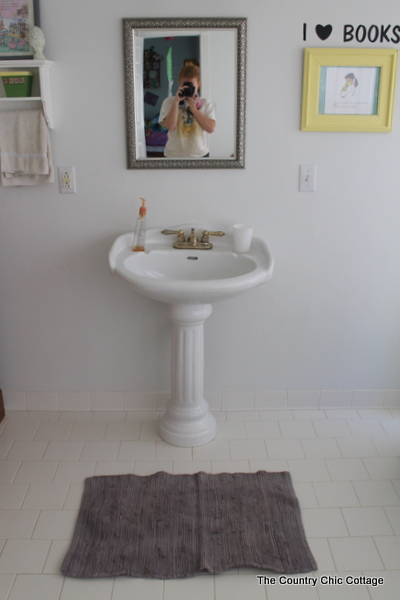 gray dyed rug in white bathroom