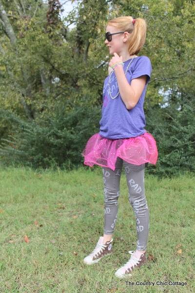 Make this cute and hip 80s girl Halloween costume with upcycled items on a budget