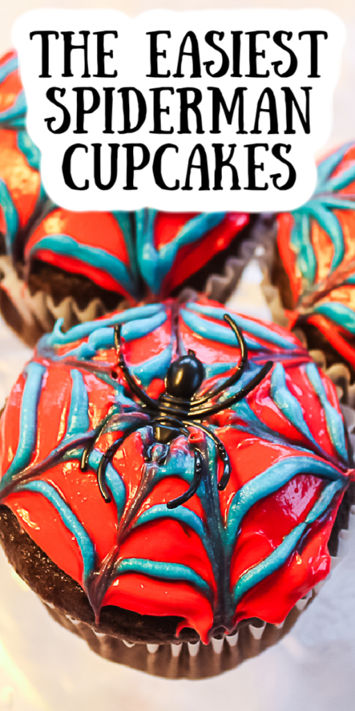 Make these easy spiderman cupcakes in a few minutes with just a few ingredients! Your kids will love them as much as you do! #spiderman #cupcakes #cupcakedecorating
