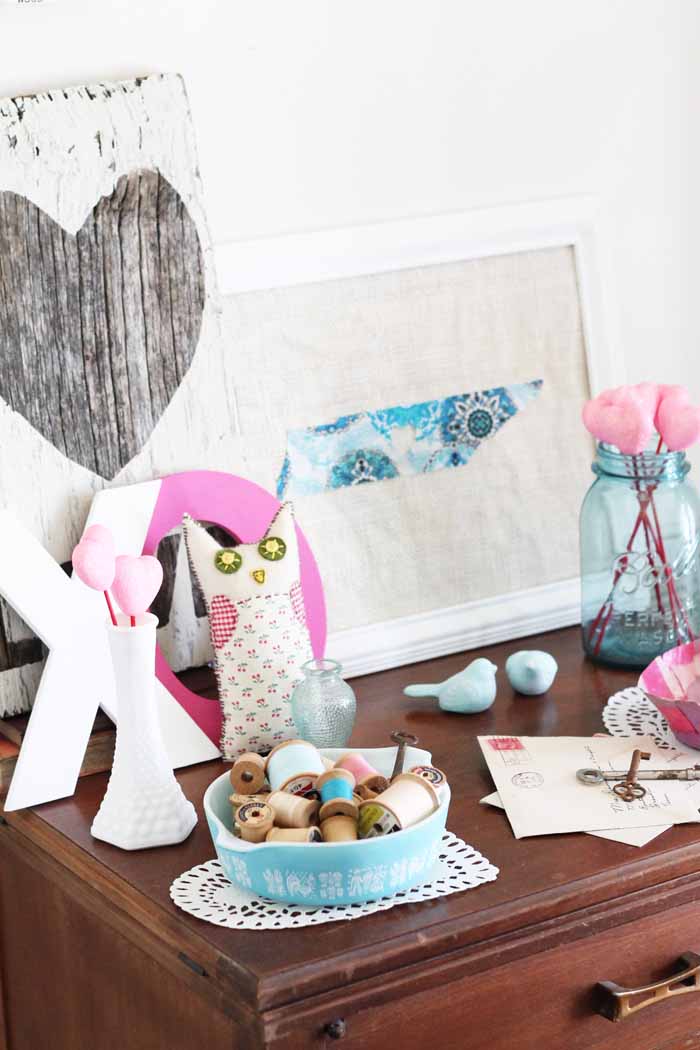 Valentine's Day decor with a farmhouse feel! #valentinesday #farmhouse