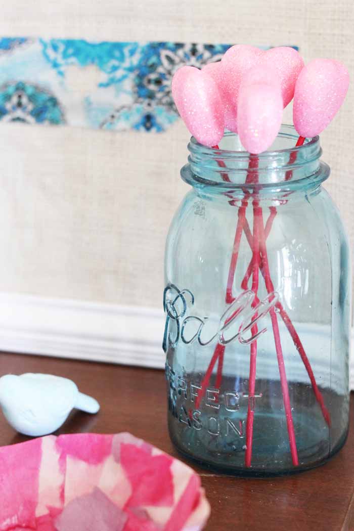 Valentine's Day decor with a farmhouse feel! #valentinesday #farmhouse