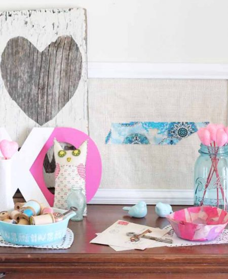 Valentine's Day decor with a farmhouse feel! #valentinesday #farmhouse