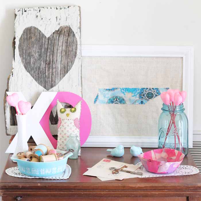 Valentine's Day decor with a farmhouse feel!  #valentinesday #farmhouse