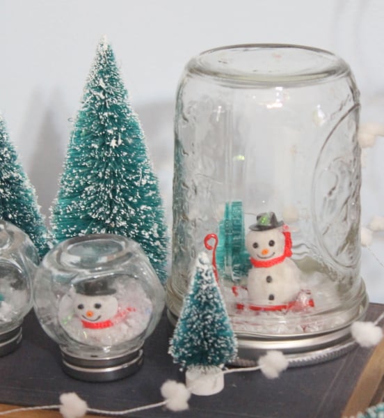 DIY Waterless Snow Globes with Kids 3 snow globes with snowmen in them.