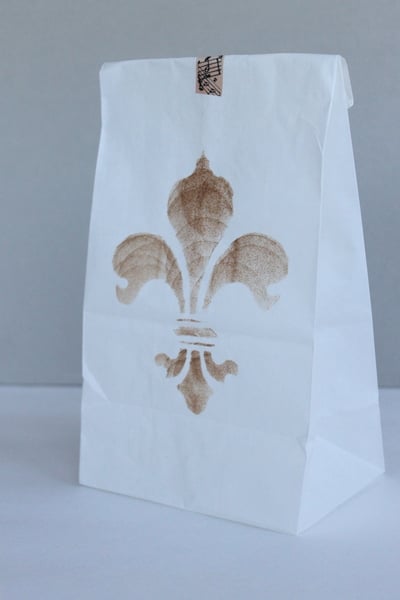 DIY Stenciled Wedding Favor Bags completed fleur de lis bag
