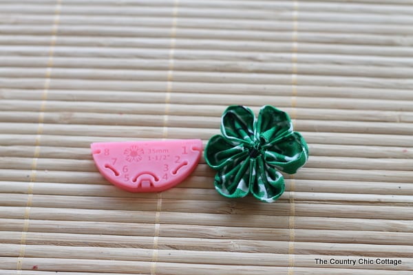 kanzashi mold and fabric