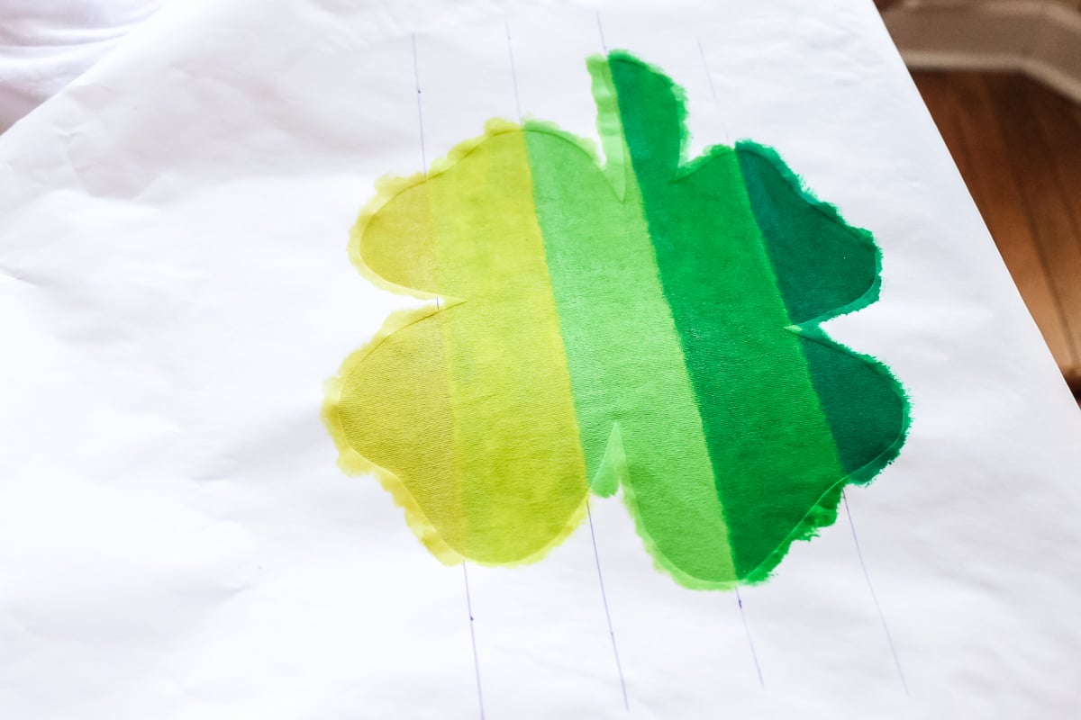 painting a gradient green clover