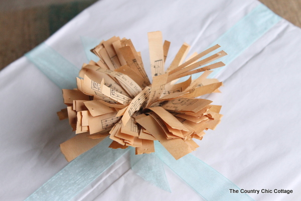 How to Be Green: 10 Recycled Gift Wrapping Ideas plus more Earth Day Crafts