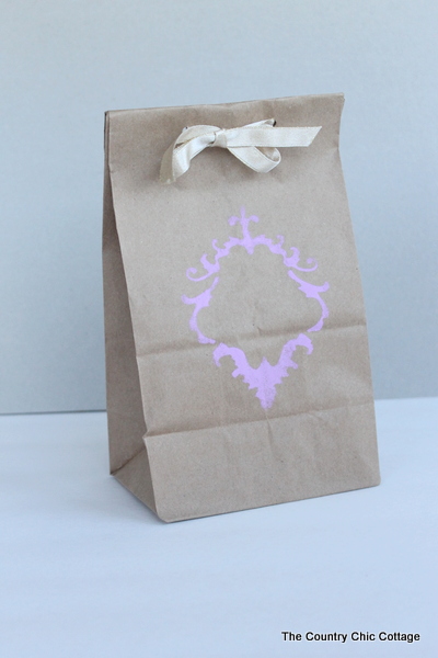 How to Be Green: 10 Recycled Gift Wrapping Ideas plus more Earth Day Crafts How to Be Green: 10 Recycled Gift Wrapping Ideas plus more Earth Day Crafts
