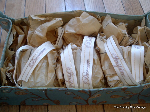 How to Be Green: 10 Recycled Gift Wrapping Ideas plus more Earth Day Crafts