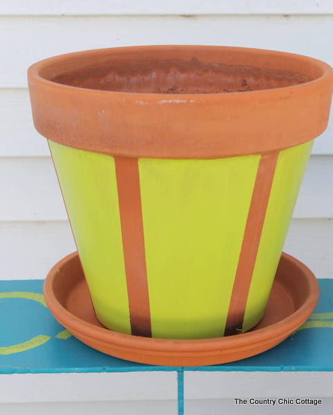 7 Ways to Customize your Planters with Paint -- great ideas with a video demonstration! 7 Ways to Customize your Planters with Paint -- great ideas with a video demonstration!